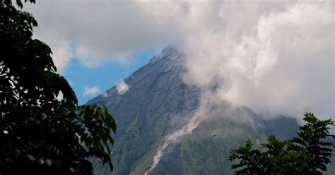 Philippines raises alert level around volcano, villagers told to leave danger zone